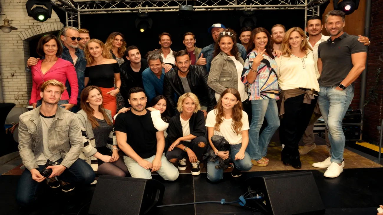 Unter uns2025-11-07T05:32:13.158Z"